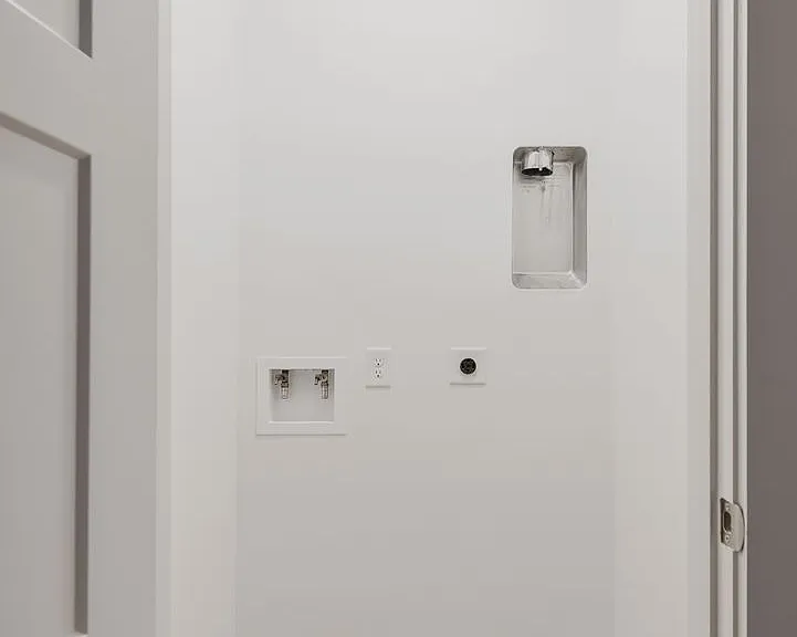 3060 Edwin Cir — Photo 10