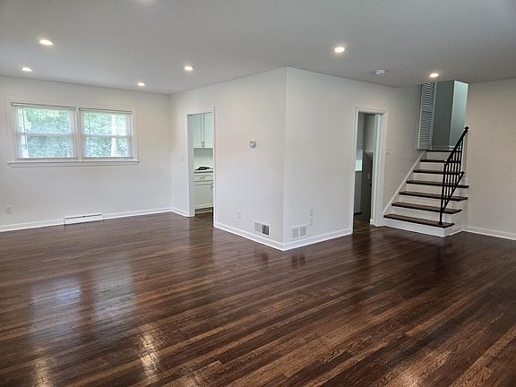 5th image of 12 Ritter Ln