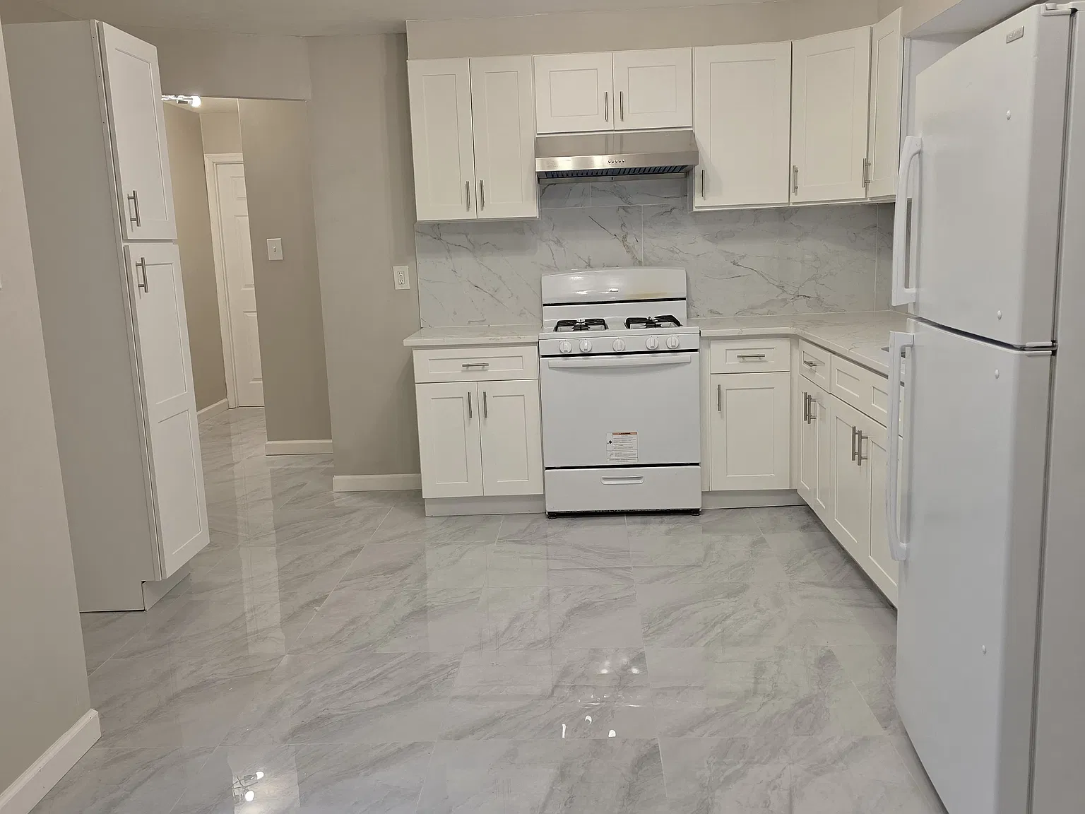 3 bed, $3,000 — Photo 4