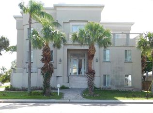 1041 Gulf Blvd, Belleair Beach, FL 33786