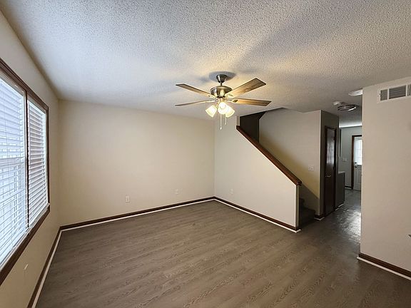 4th image of 180 E Grande Ave #13