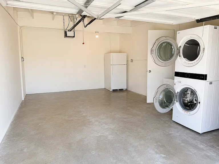 1201 Holly Ave — Photo 9