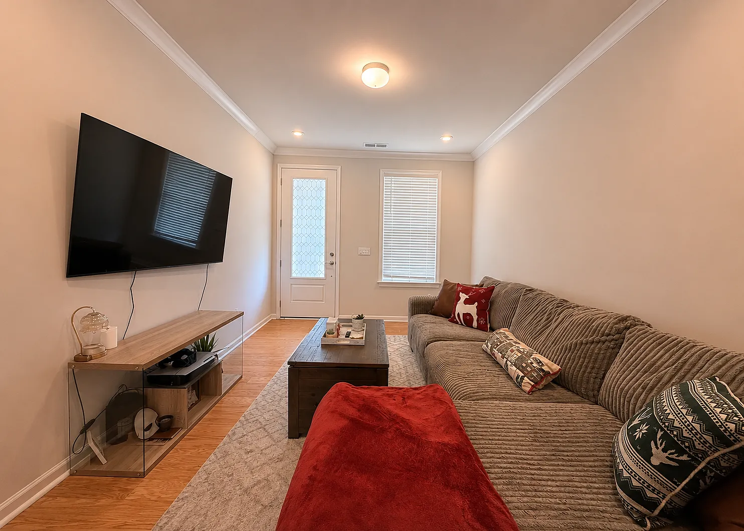 3 bed, 2.5 bath, 1693 sqft, $2,500 — Photo 3
