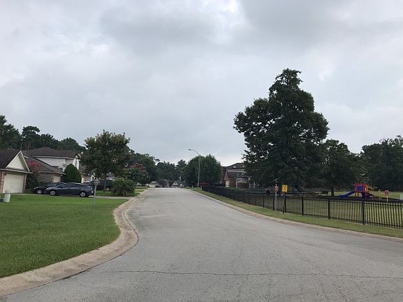 4th image of 991 Oak Falls Dr