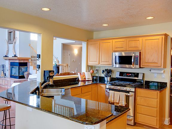 3rd image of 6204 Peachtree Pl NE