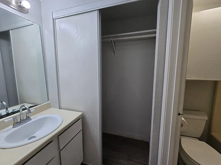 513 S Park Dr — Photo 22