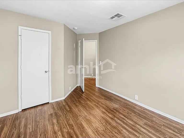 3443 Becker Glen St — Photo 15