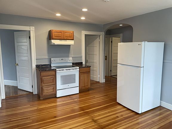 2nd image of 47 Roslyn St #47R-1