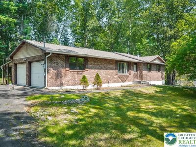 2220 Paper Ln, East Stroudsburg, PA, 18302