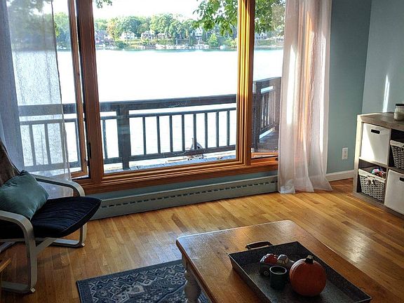 3rd image of 2751 Silverhill Dr