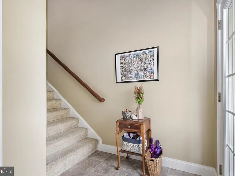709 Stag Ct — Photo 2