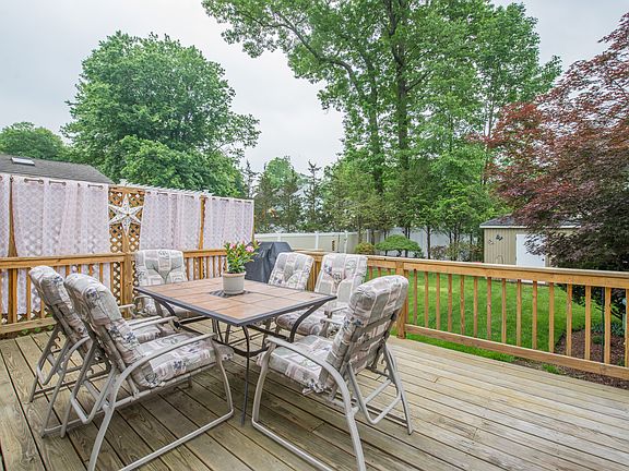5th image of 5 Peckman Ct