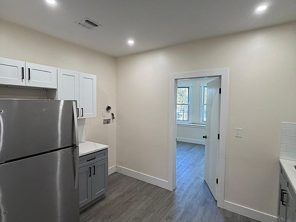 3rd image of 170 S Center St #1A