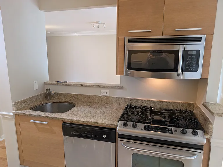 1155 Warburton Ave #12G — Photo 23