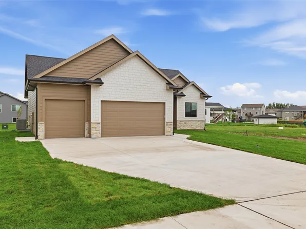 1109 Lakeview Cir NW, Bondurant, IA 50035