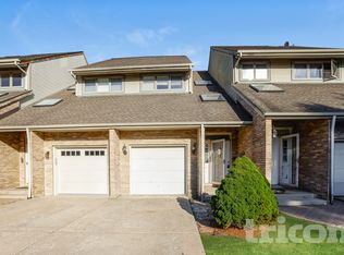 11059 Catherine Dr, Palos Hills, IL 60465