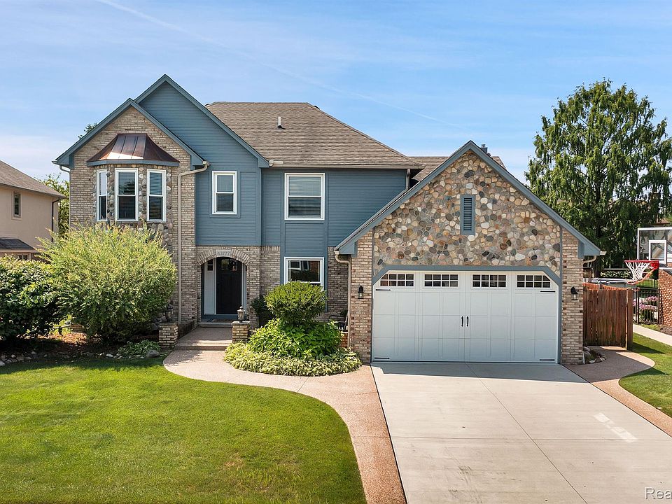 1st image of 43777 Gunnison Dr