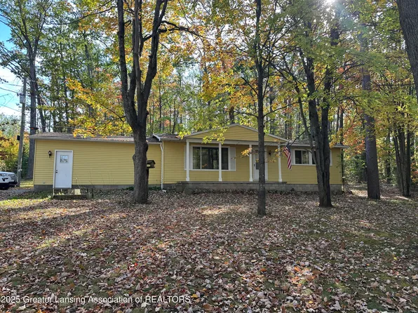 14737 Clark St, Atlanta, MI 49709