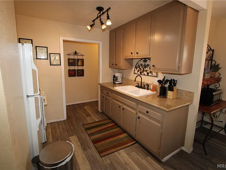 774 Summit Blvd #B — Photo 10