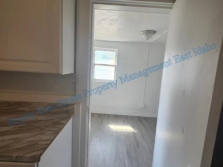 815 E Clark St #5 — Photo 6