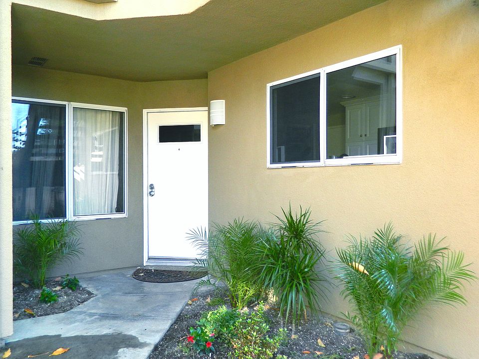 Great Ground Level With Direct Access Garage