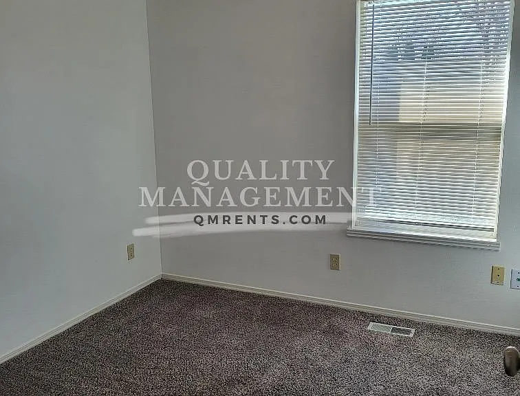 624 W Dewey Ave — Photo 11