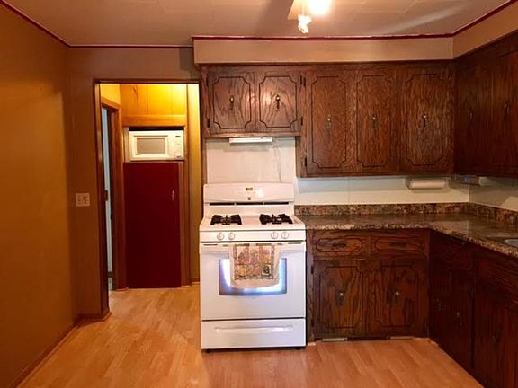 2nd image of 1020 Court Ave