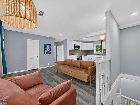 5th image of 2162 Doris Dr