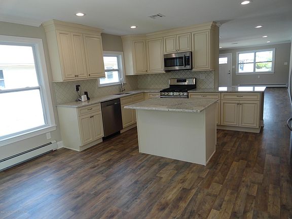 5th image of 343 Saint Thomas Dr