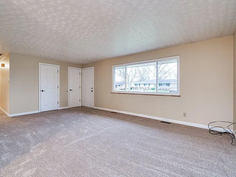 1121 Peidmont Dr — Photo 15