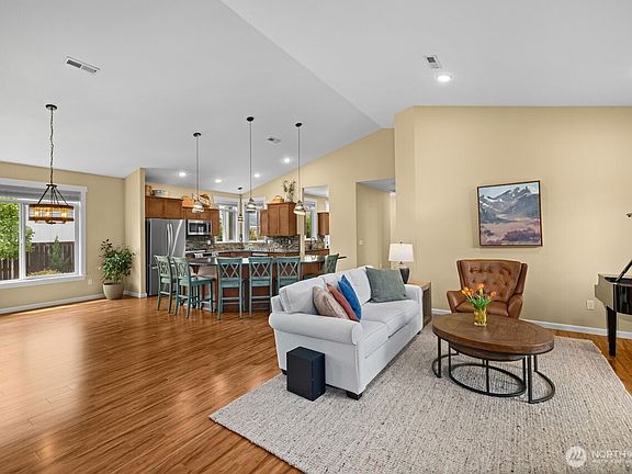 5th image of 1201 N Tanglewood Court