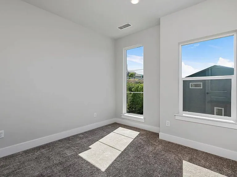 Bradbury Luxury Townhomes — Photo 29
