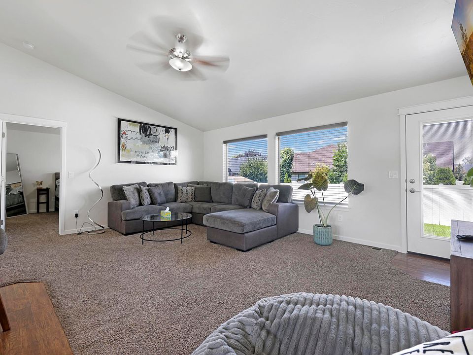 1st image of 992 Sunnybrook Ave