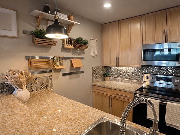 4th image of 17431 Ambaum Blvd S Unit B2