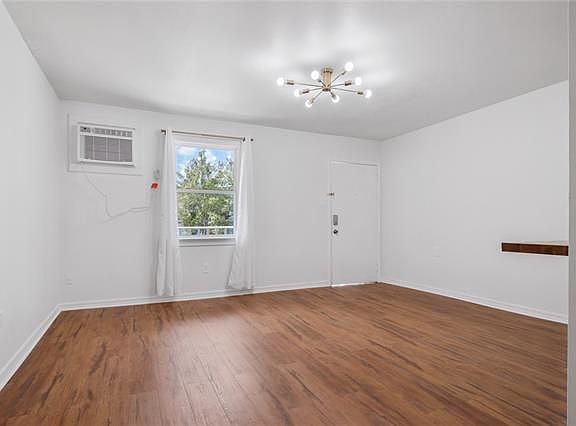 2nd image of 1713 Burgundy St #203