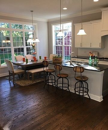 3rd image of 1067 Forest Ave