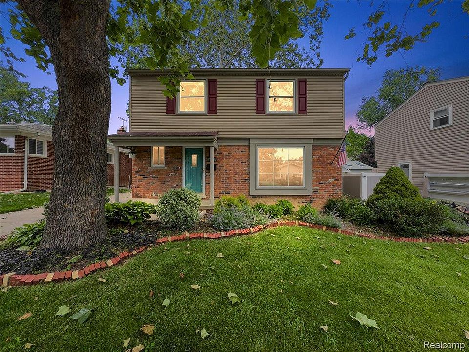 1st image of 754 W Baker Ave