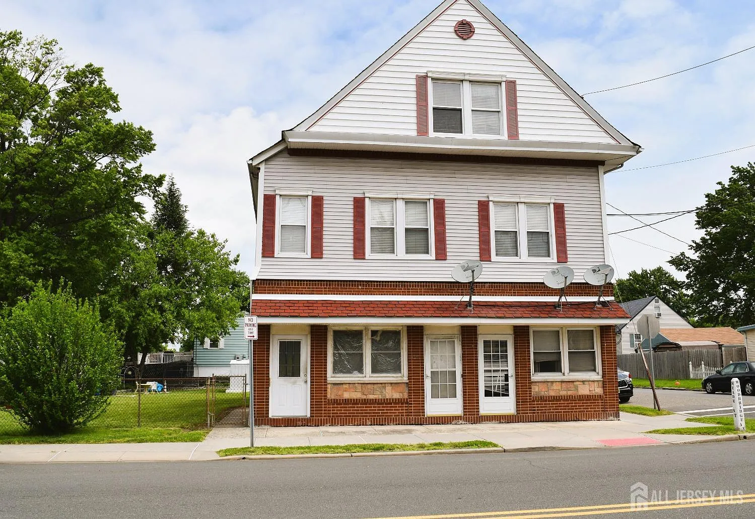 73-75 Woodbridge Ave APT 4 photo 1