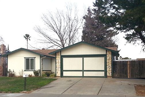 Sharp 3bd 2ba w/fireplace Covered Patio