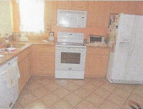 Spacious Kitchen w/ Nook