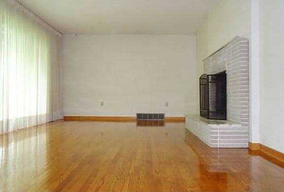3rd image of 626 S Sheraton Cir