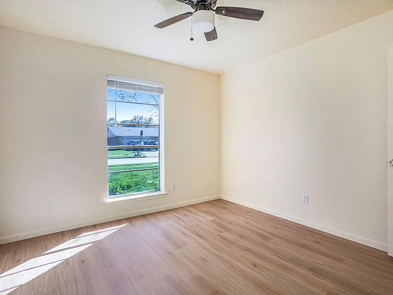 5904 Misty Meadow St — Photo 8