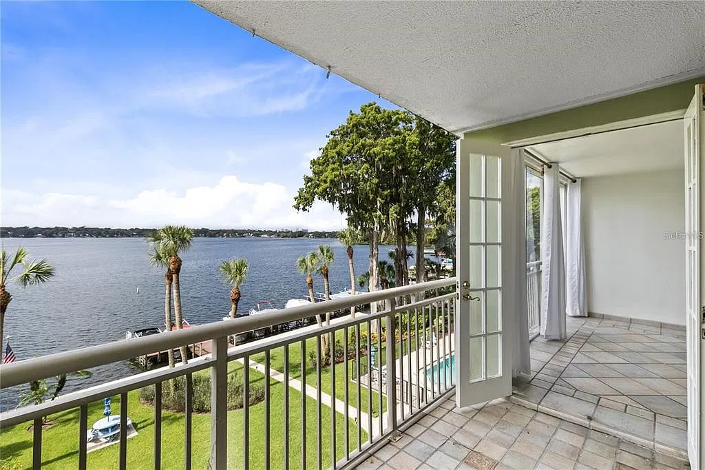 1 bed, 1.5 bath, 915 sqft, $2,200 — Photo 3