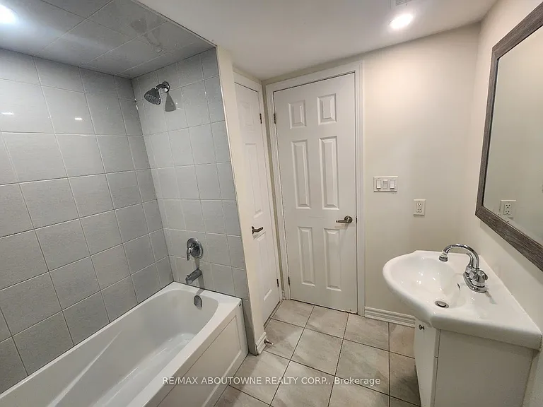18 Greeningdon Dr #LOWER — Photo 11