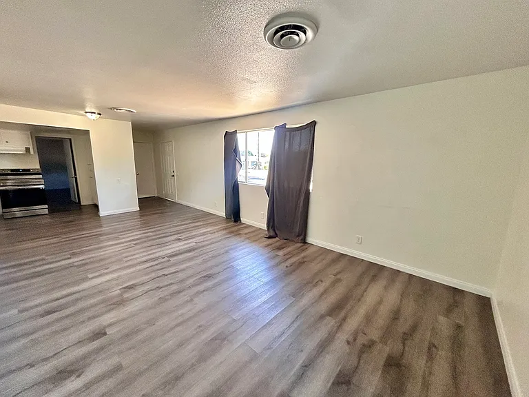 28057 Washington Ave — Photo 5