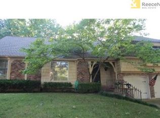8725 Birch Ln, Prairie Village, KS 66207