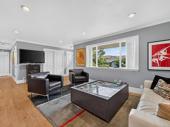 4th image of 1703 Crinella Drive