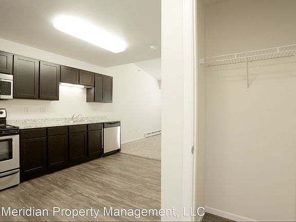 5th image of 3807 30th Ave S #202