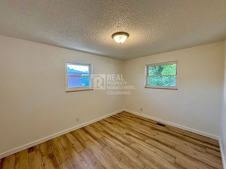 2043 E 116th Pl — Photo 4