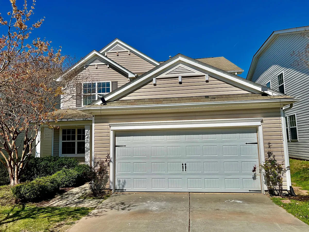 Building Photo - 245 Northlands Dr